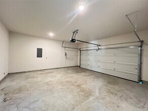 Building Photo - 7238 Clearwater Cv Dr