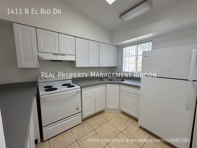 Foto del edificio - BRAND NEW INSIDE!!! Adorable 2BD/1BA