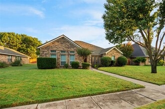 Building Photo - 2417 La Vida Pl