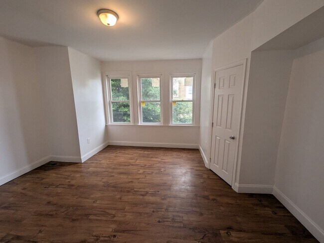 Building Photo - Large Home - Parkside