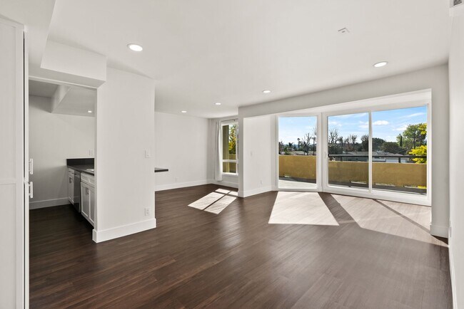 Interior Photo - Terraces at the Lake