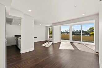 Interior Photo - Terraces at the Lake