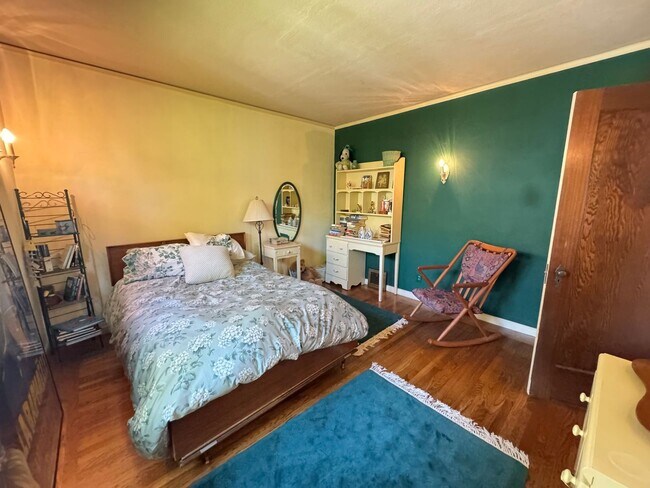 Building Photo - Spacious Spanish-Styled 3Bed/2Bath SFH For Rent in the Desirable City of Alameda, Ca!!!