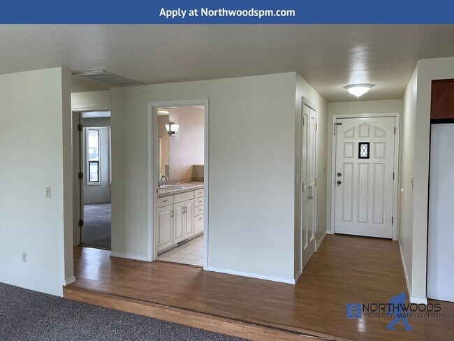 Building Photo - Beautiful Butte Creek View-3 Bedroom 2 Bat...