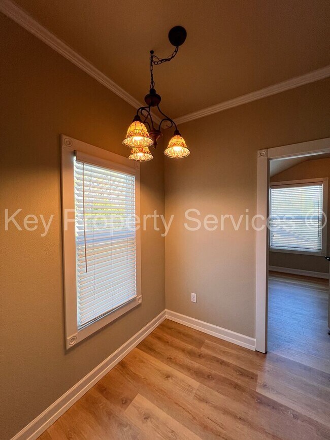 Foto del edificio - Charming One-Bedroom in Downtown Woodland