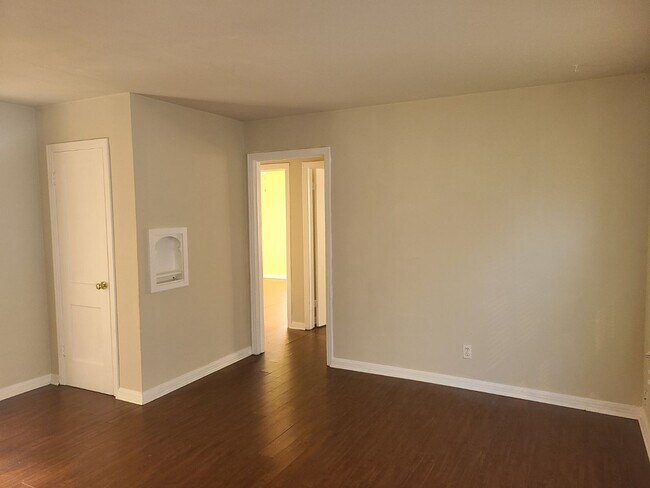 Building Photo - 1505 Alamo Ave