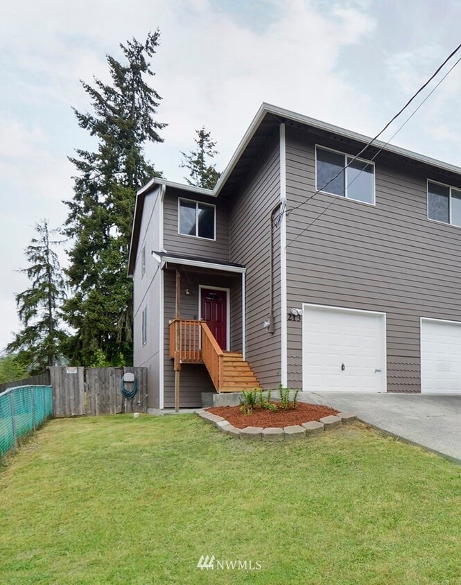 Primary Photo - 213 5th Ave
