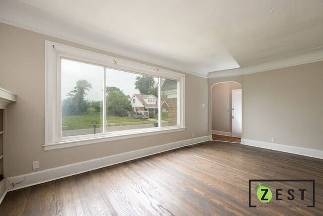 Building Photo - OPEN HOUSE SATURDAY NOVEMBER 2nd 9 to10 am