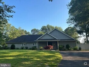 11 Echo Ave
