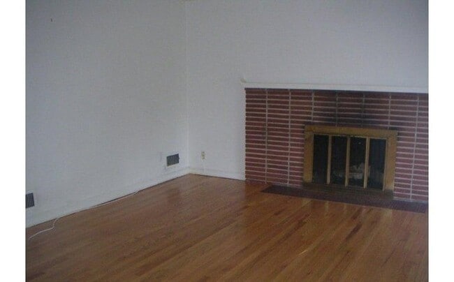 Building Photo - 9515 Hale St