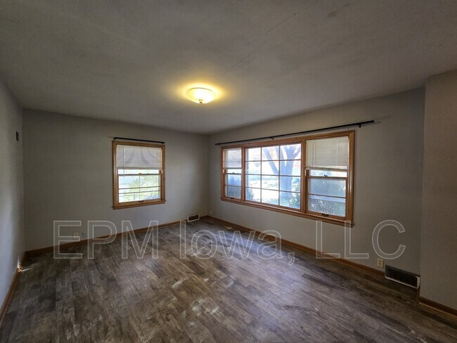 Foto del edificio - 821 Cornwall Ave