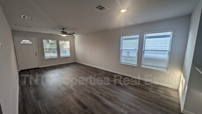 Foto del edificio - 411 Sandall St