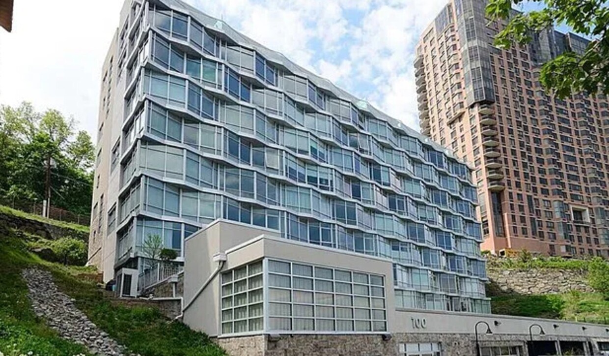 Photo - 100 Thompson Ln (Edgewater, NJ)