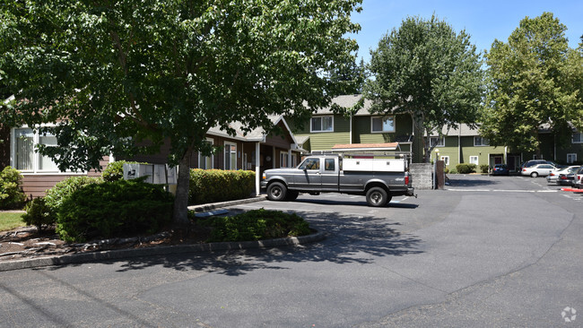 Building Photo - Kinnaman Townhomes