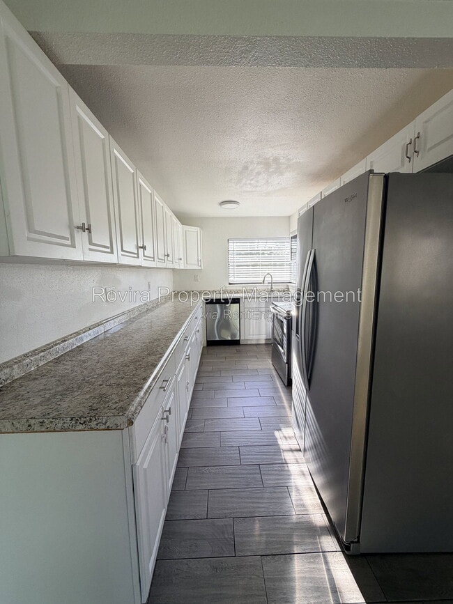 Building Photo - 409 Poinciana Cir