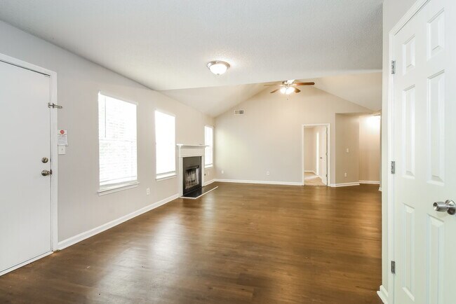 Foto del edificio - 3209 Lower Creek Dr