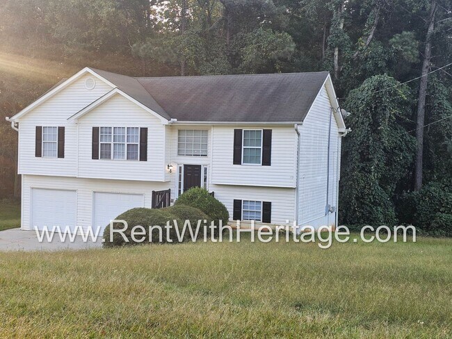 Building Photo - GORGEOUS 3 BEDROOM / 2.5 BATH WITH ALL THE...
