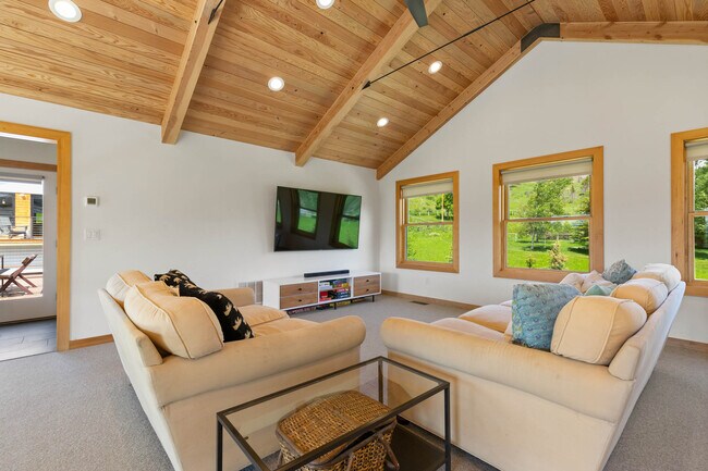 Foto del edificio - 31 Midway Bridger Rd