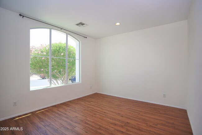 Foto del edificio - 1090 W Caroline Ln