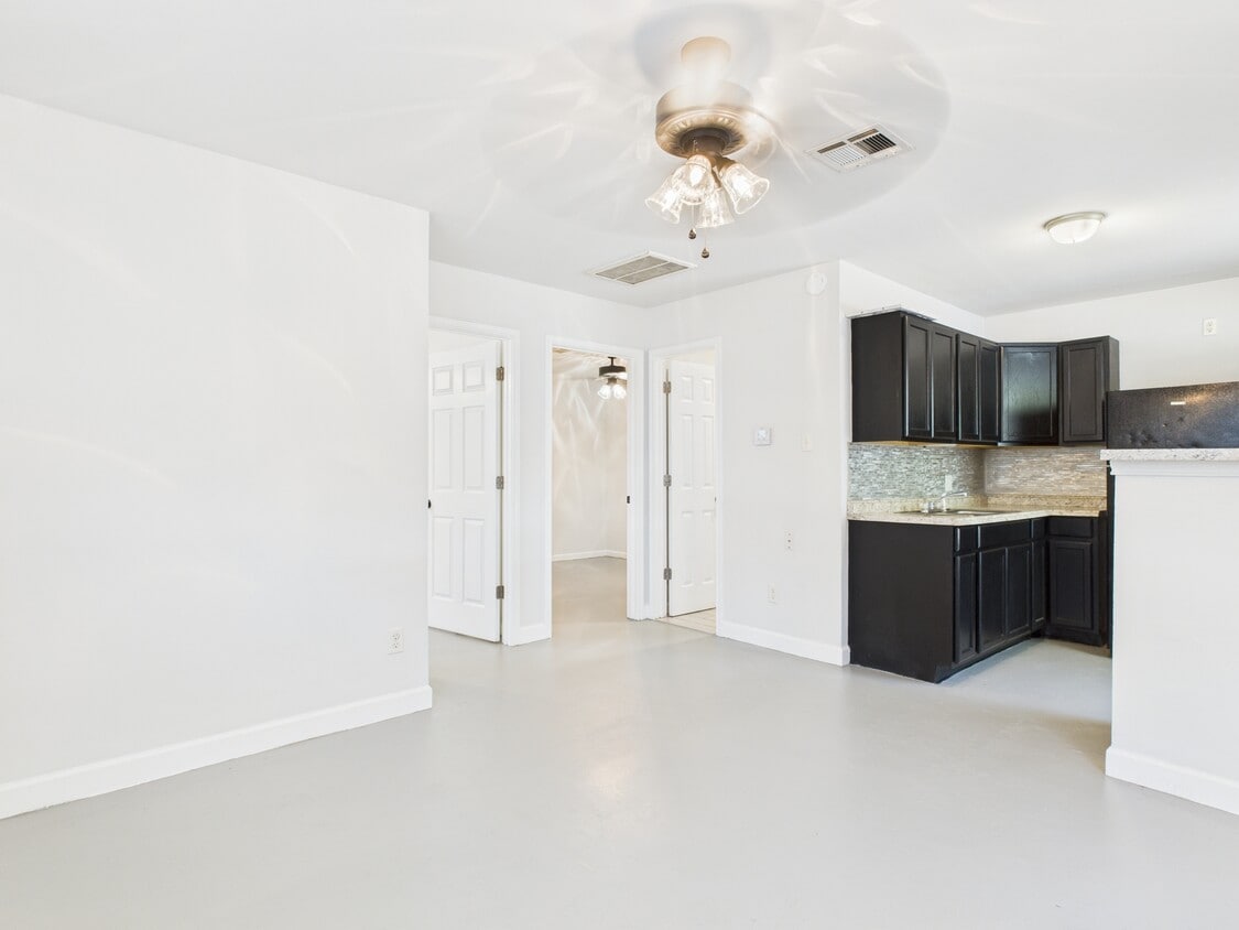 Photo - 107 Davis St (Bryan, TX)
