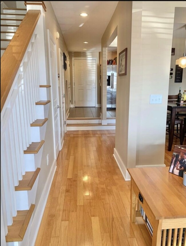 Foto del edificio - 2 BEDROOM 2.5 BATH TOWNHOME WITH DOWNTOWN ...
