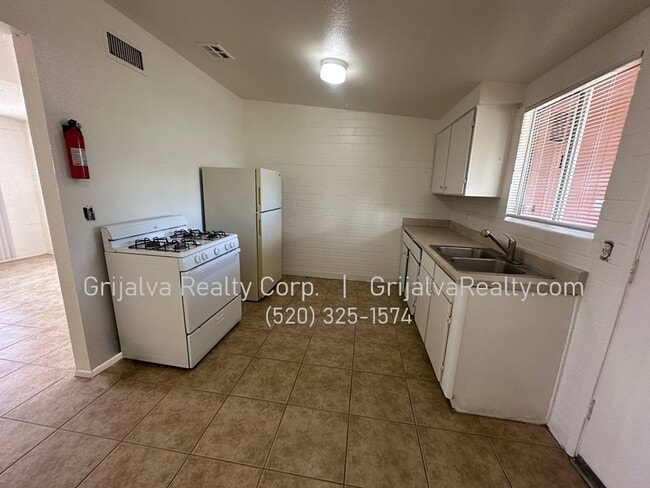 Building Photo - 320 W Whitestone Pl