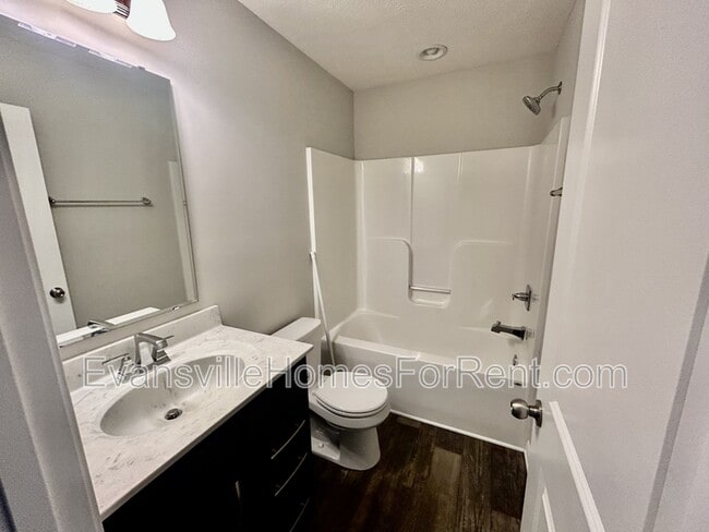 Building Photo - 4913 Live Oak Ct