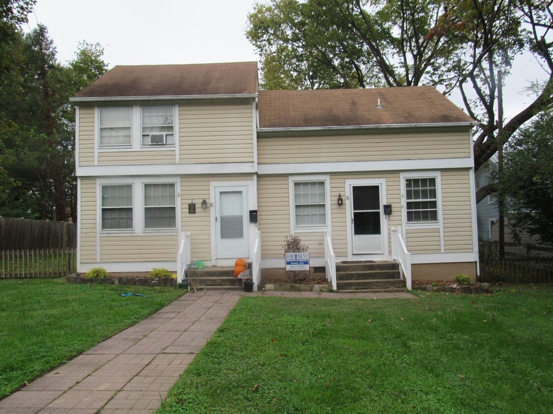 Primary Photo - Leesburg One bedroom duplex in Historic Di...