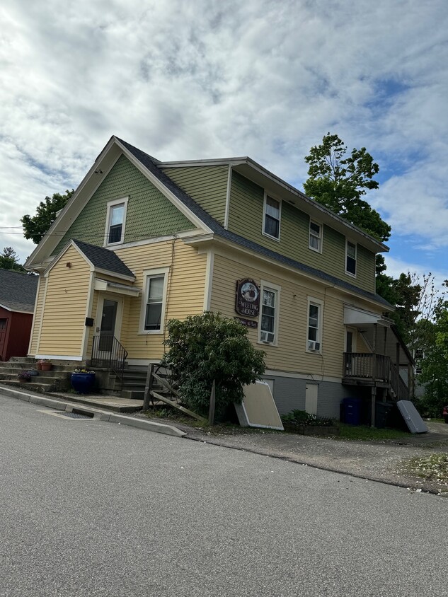 Primary Photo - 33 School St
