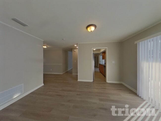 Building Photo - 7102 Woodfield Dr