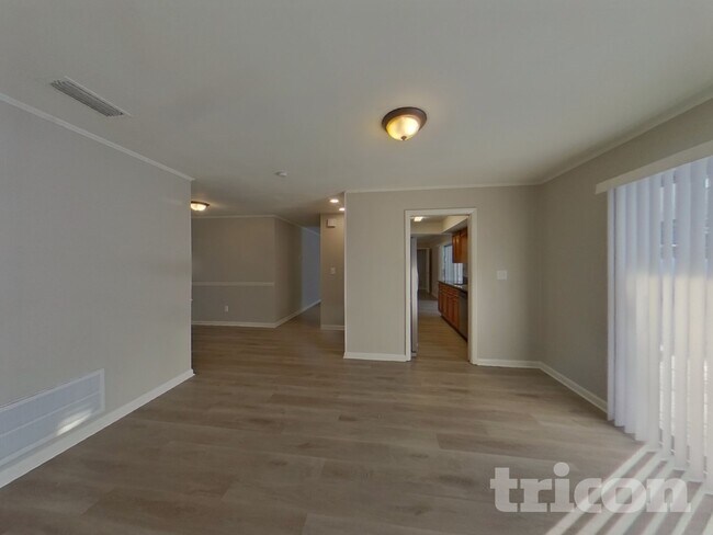 Foto del edificio - 7102 Woodfield Dr