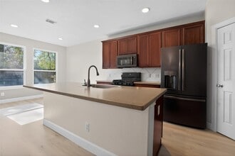 Building Photo - 126 Silver Penny Dr