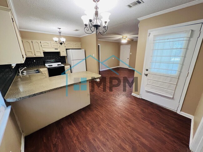 Building Photo - 105 Crestwood Dr