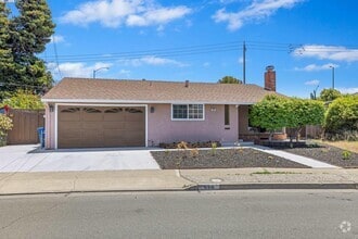 Building Photo - 666 Bluefield Ln