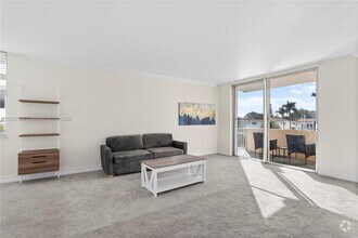 Building Photo - 9440 W Bay Harbor Dr