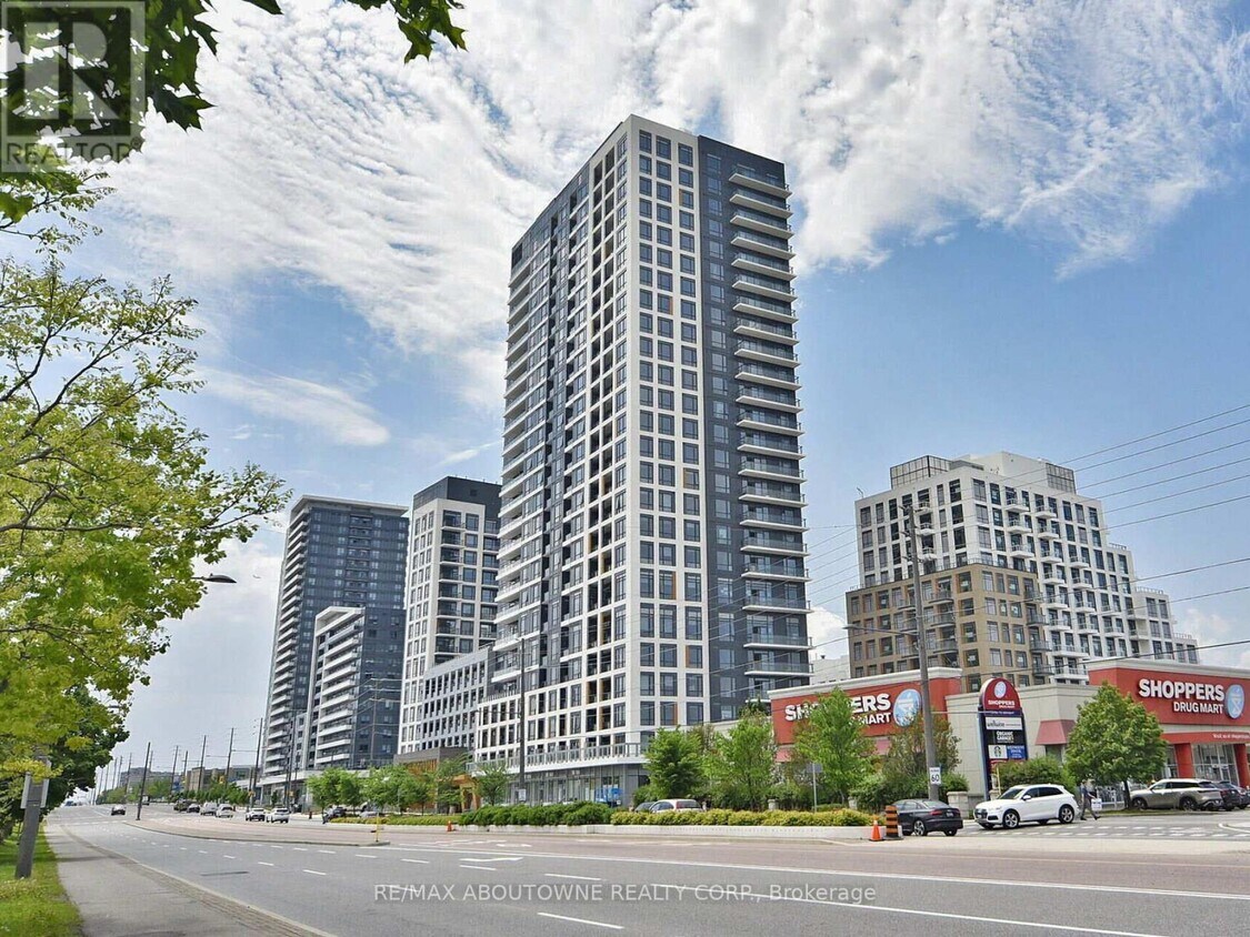 Photo principale - 7950-7950 Bathurst St