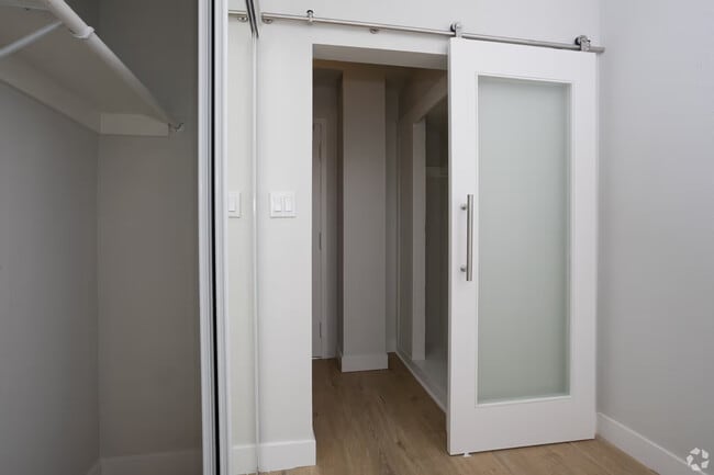 Interior Photo - 6500 Yucca Street