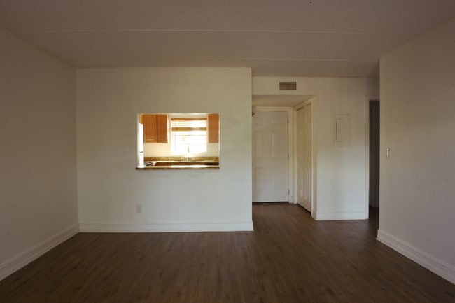 Photo - 2836 Somerset Park Dr Apartment