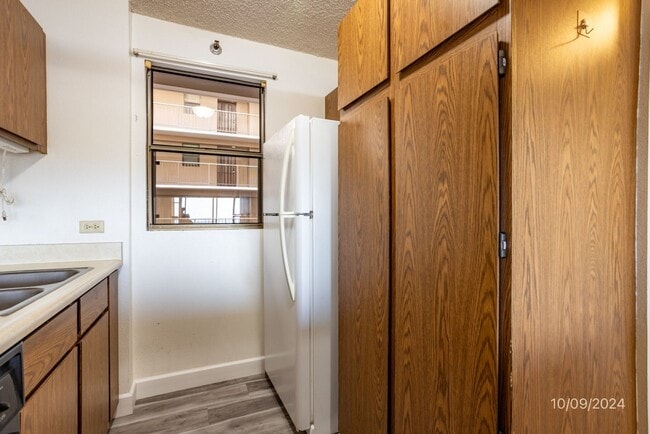 Building Photo - $2,700 / 2br - 2 BED 2 BATH CONDO