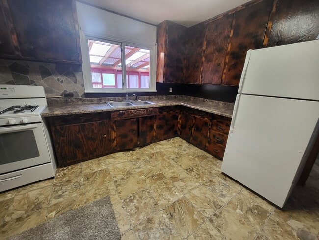 Building Photo - Home in Riverton
