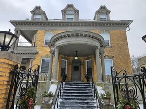 Building Photo - 22 W Third Street #203 Street Unit