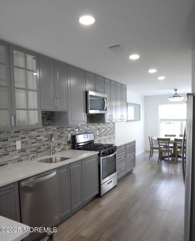 Building Photo - 202 Iris Way