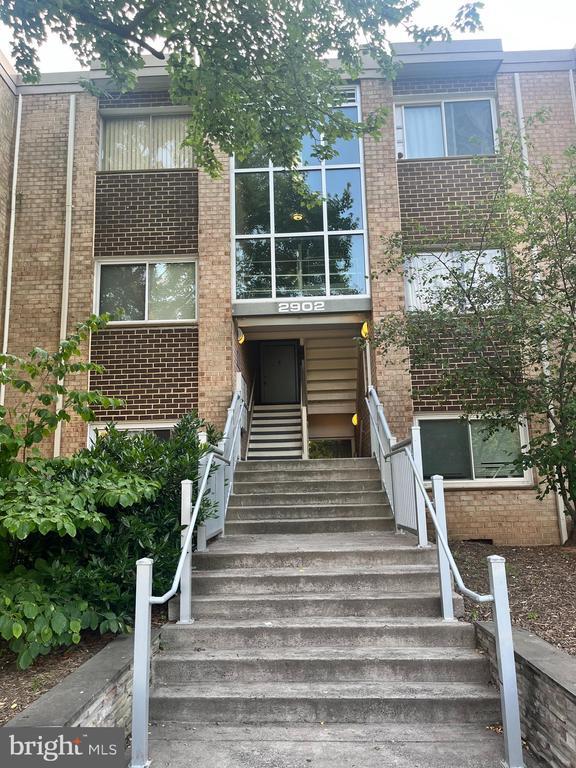 Foto del edificio - 2902 Kings Chapel Rd