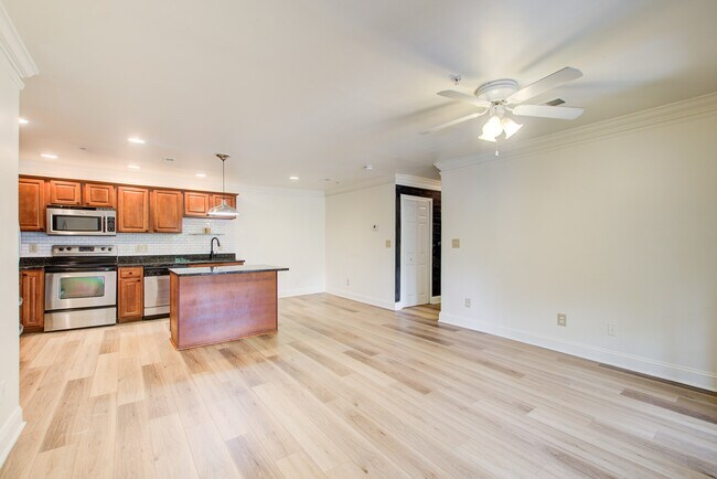 Building Photo - 304 Madison Ct