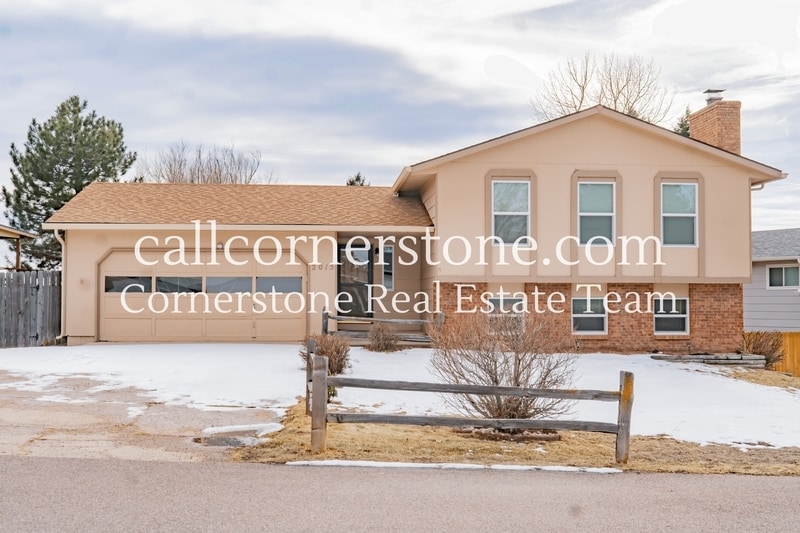 Photo - 2015 Rusty Hinge Drive