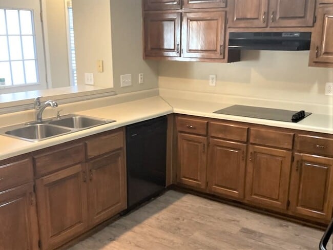 Building Photo - 135 Springwater Chase