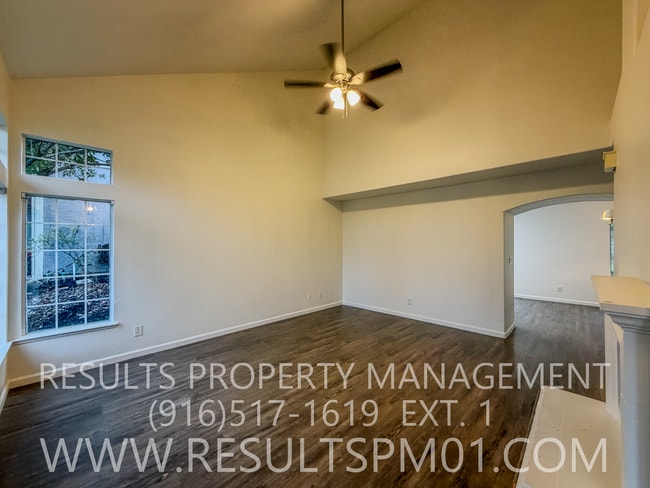 Building Photo - Beautiful Rocklin Light and bright Home!