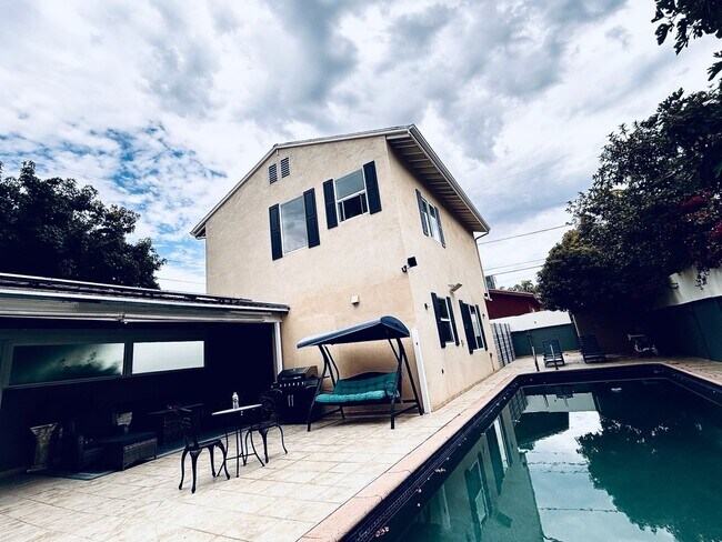 Foto del edificio - 13859 Valerio St