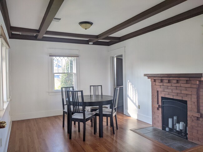 living room - 4417 Clayton Ave
