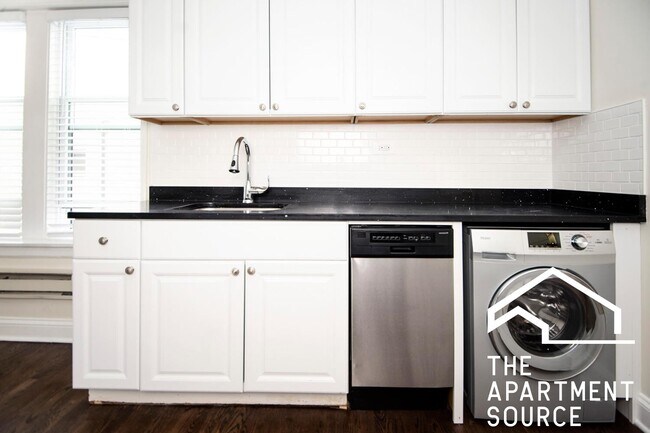 Foto del edificio - 3820 N Greenview Ave